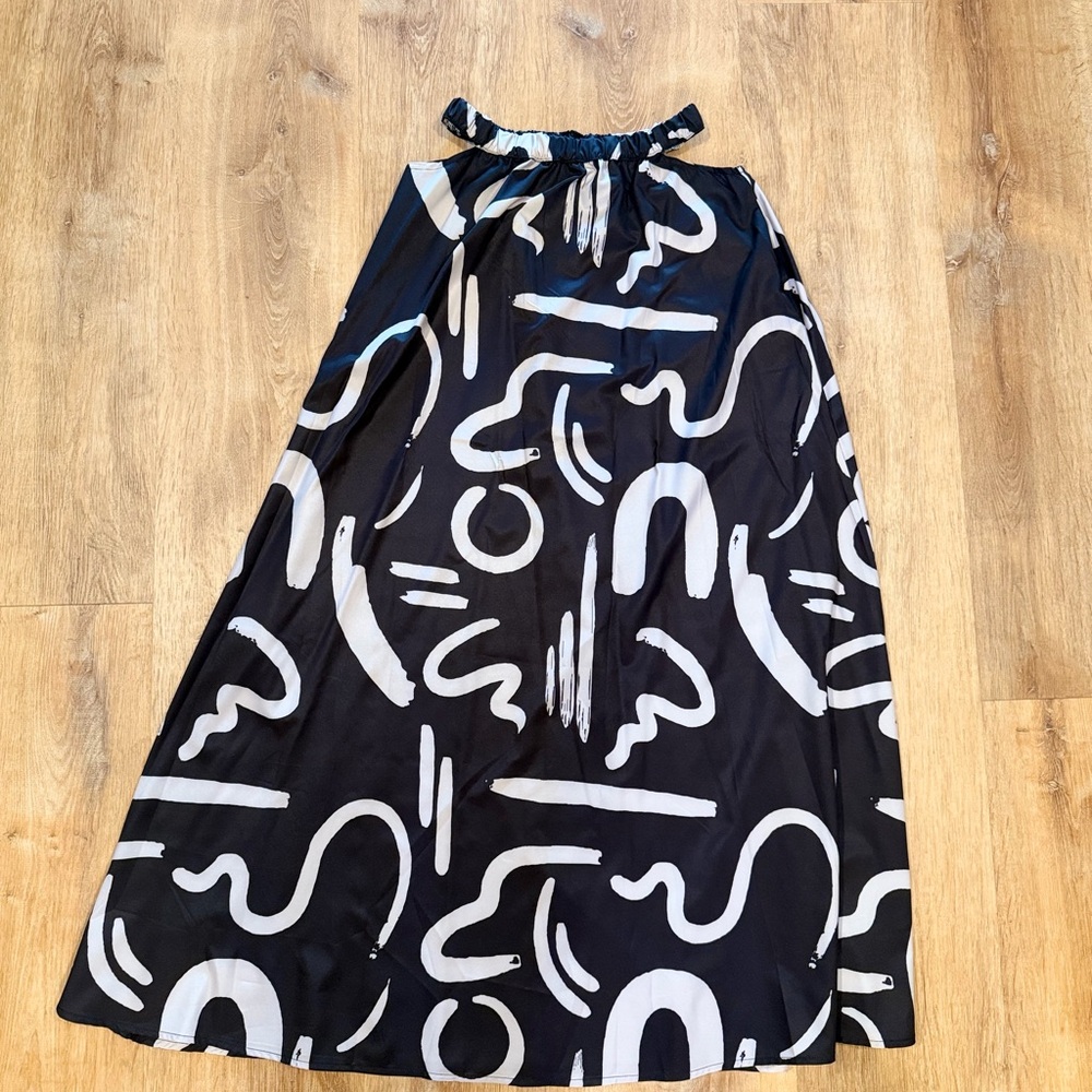 Abstract Print Cut-Out Midi Skirt – Black & White (Size XL)